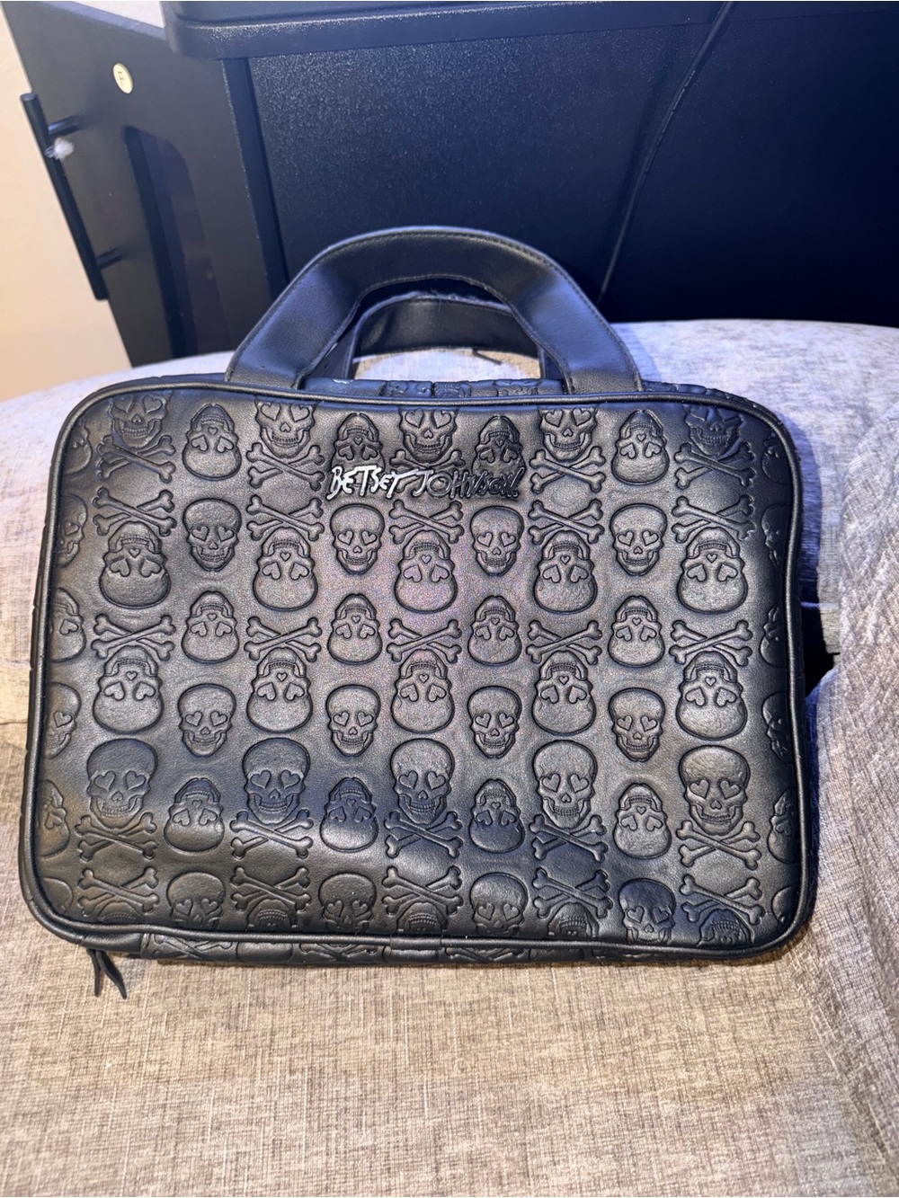 Betsey Johnson Black Skull Cosmetic Makeup Train Case Travel Organizer Bag